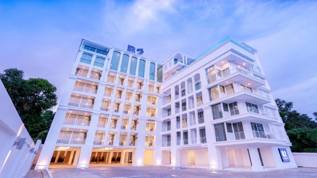B2 Phuket Premier Hotel Patong Экстерьер фото